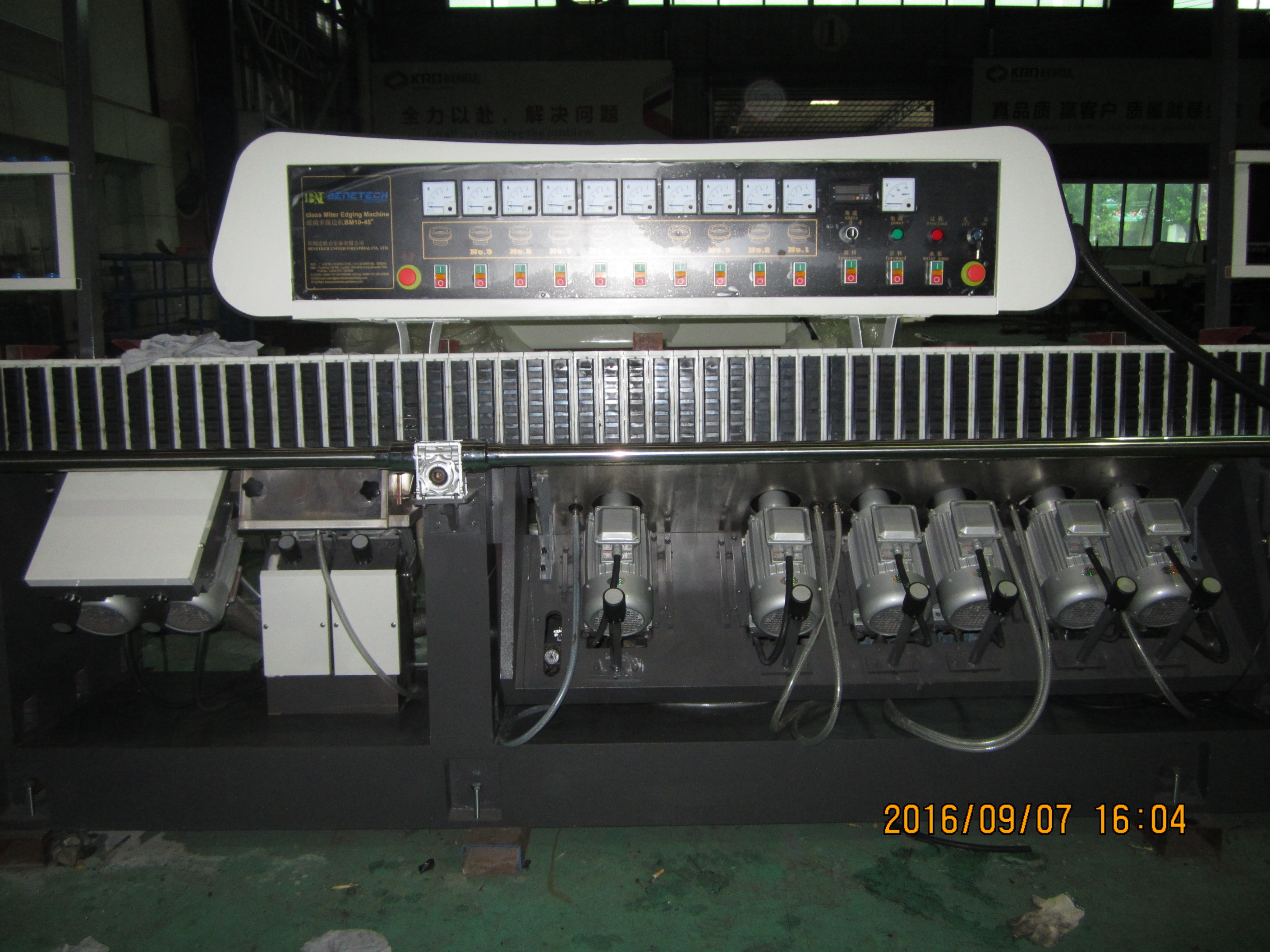 Glass miter edging machine