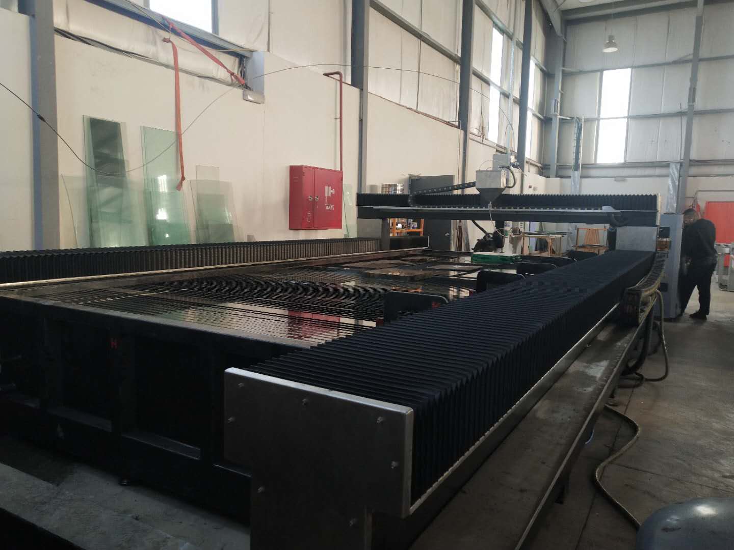 Glass waterjet cutter